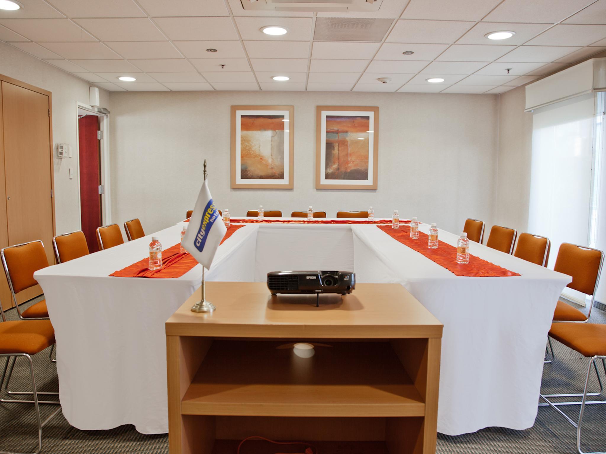 City Express By Marriott Celaya Parque Екстер'єр фото