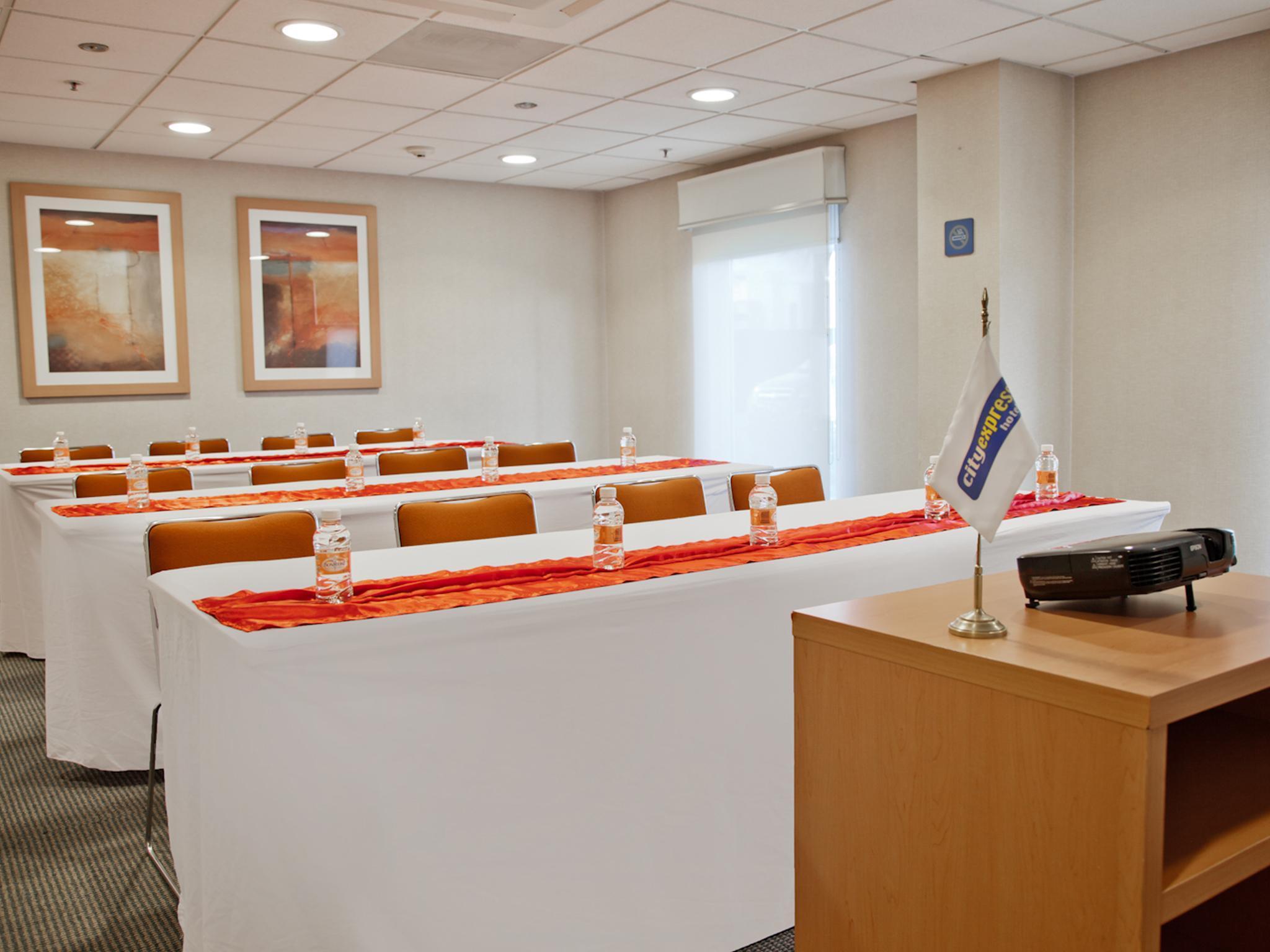 City Express By Marriott Celaya Parque Екстер'єр фото