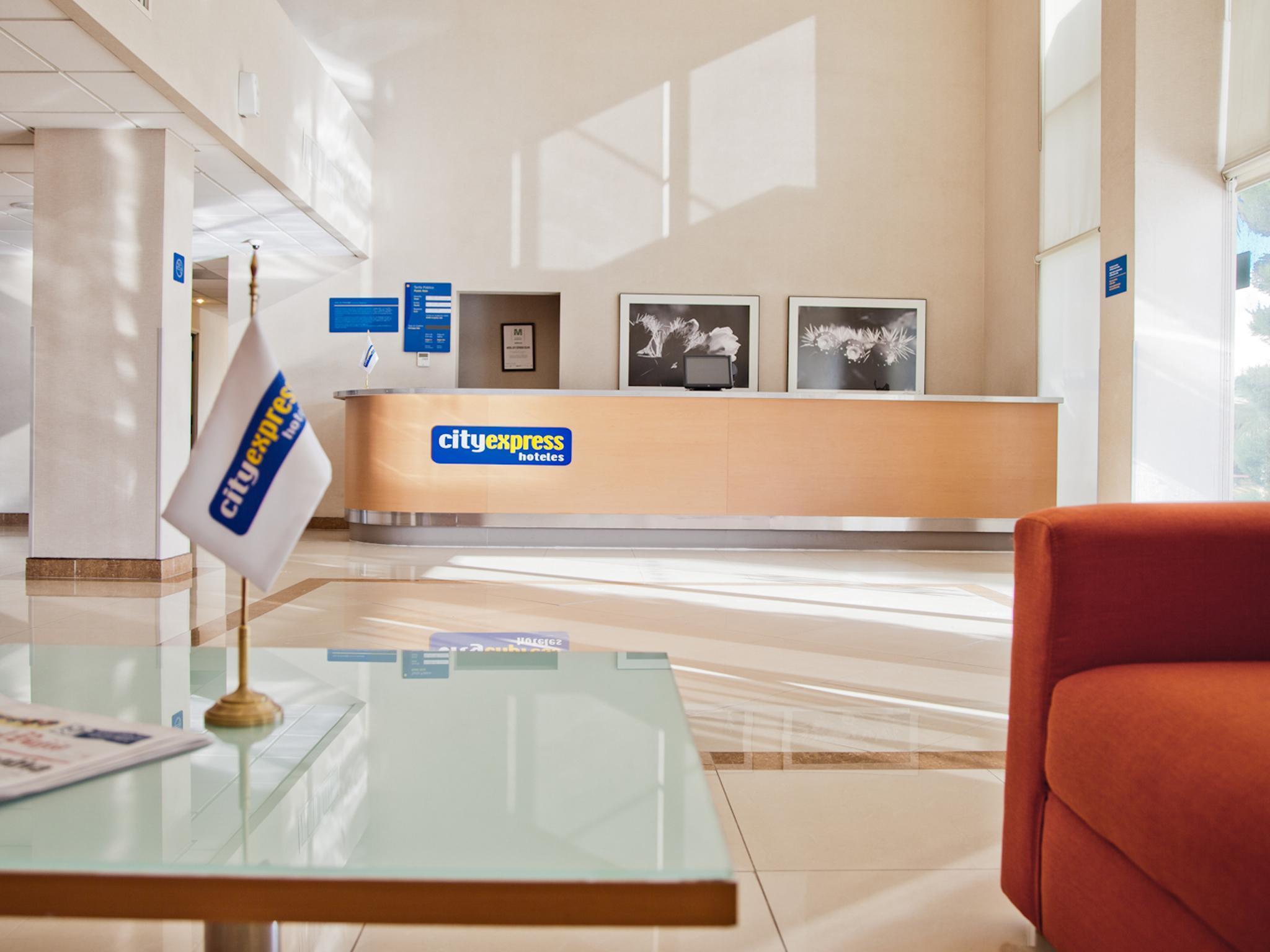 City Express By Marriott Celaya Parque Екстер'єр фото