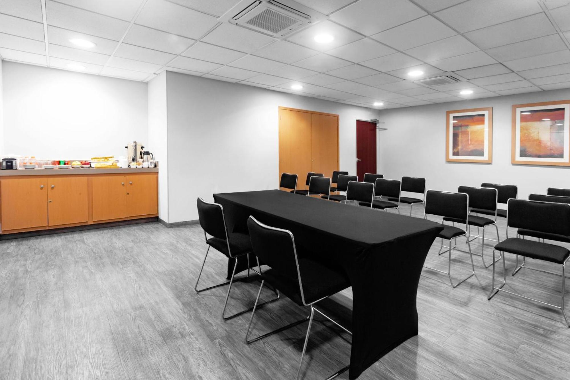 City Express By Marriott Celaya Parque Екстер'єр фото