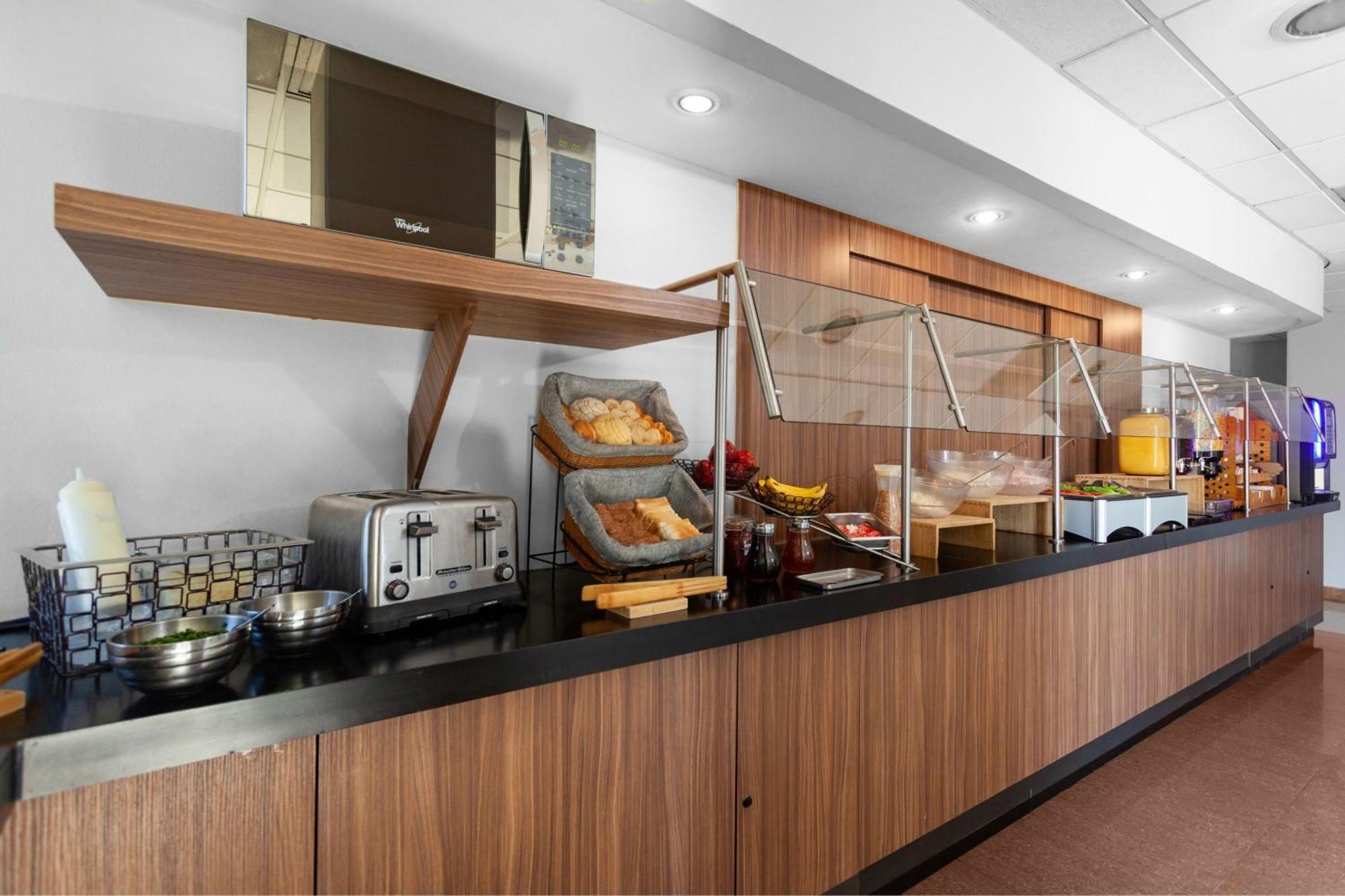 City Express By Marriott Celaya Parque Екстер'єр фото