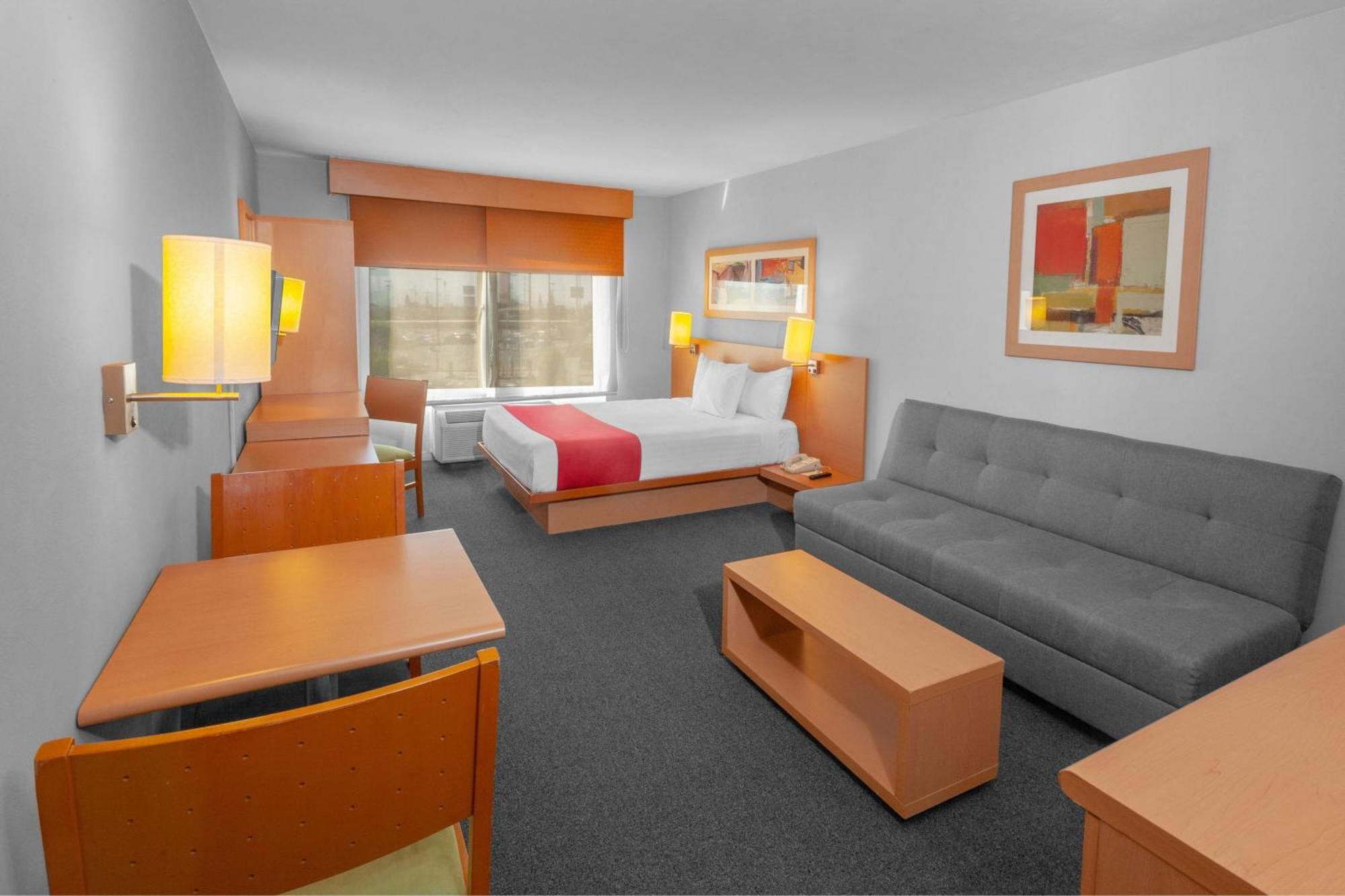 City Express By Marriott Celaya Parque Екстер'єр фото