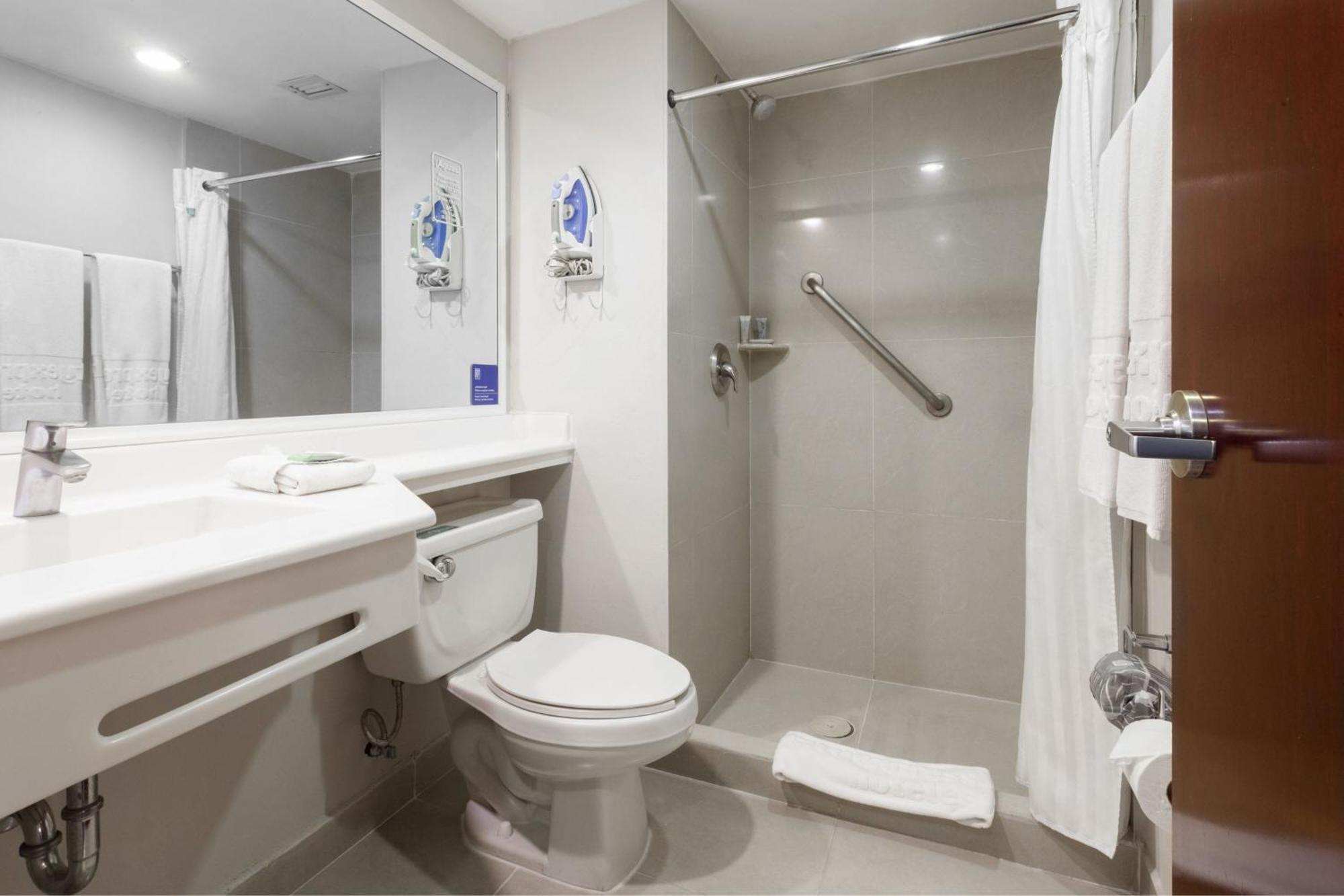 City Express By Marriott Celaya Parque Екстер'єр фото