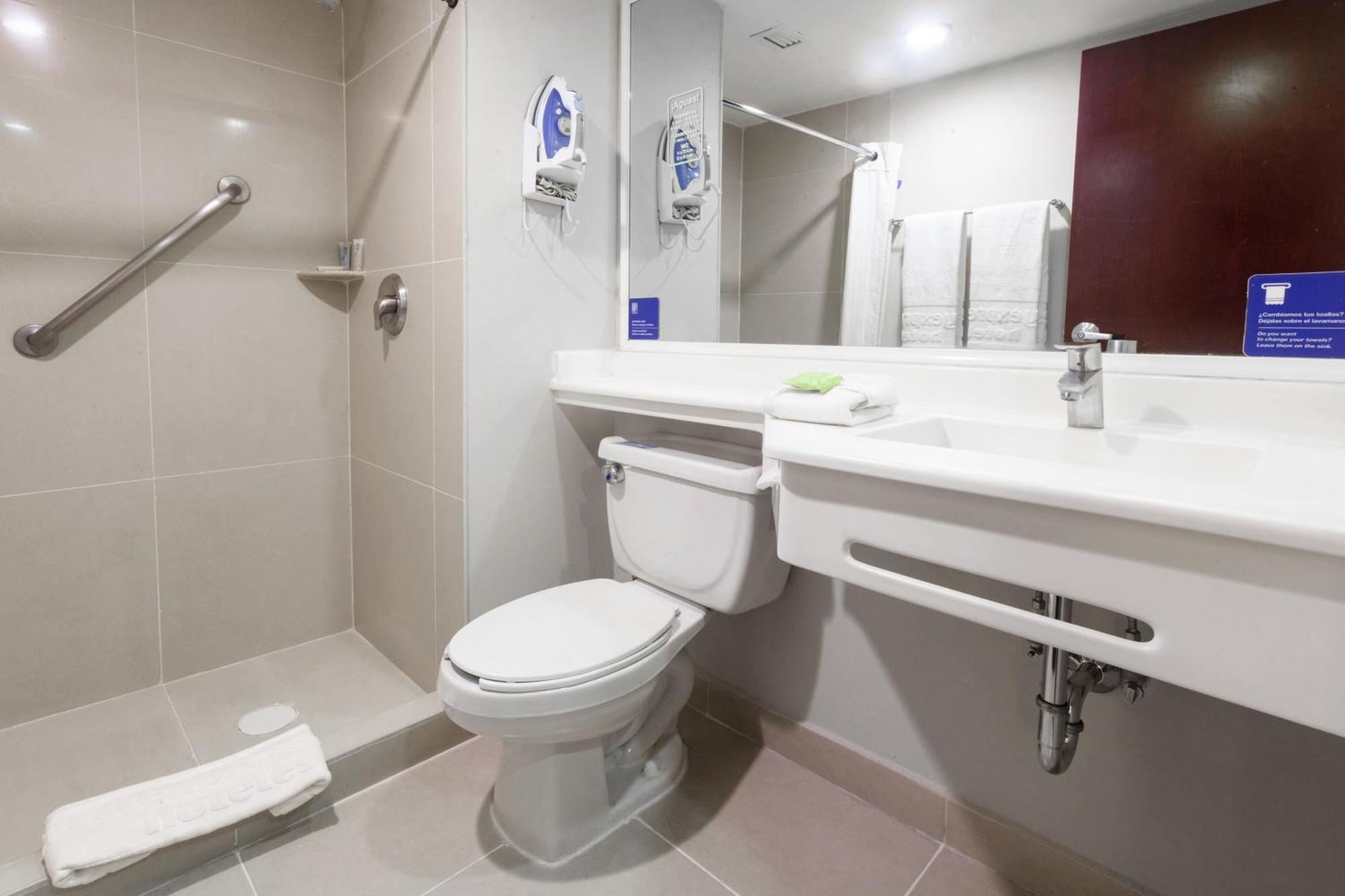 City Express By Marriott Celaya Parque Екстер'єр фото