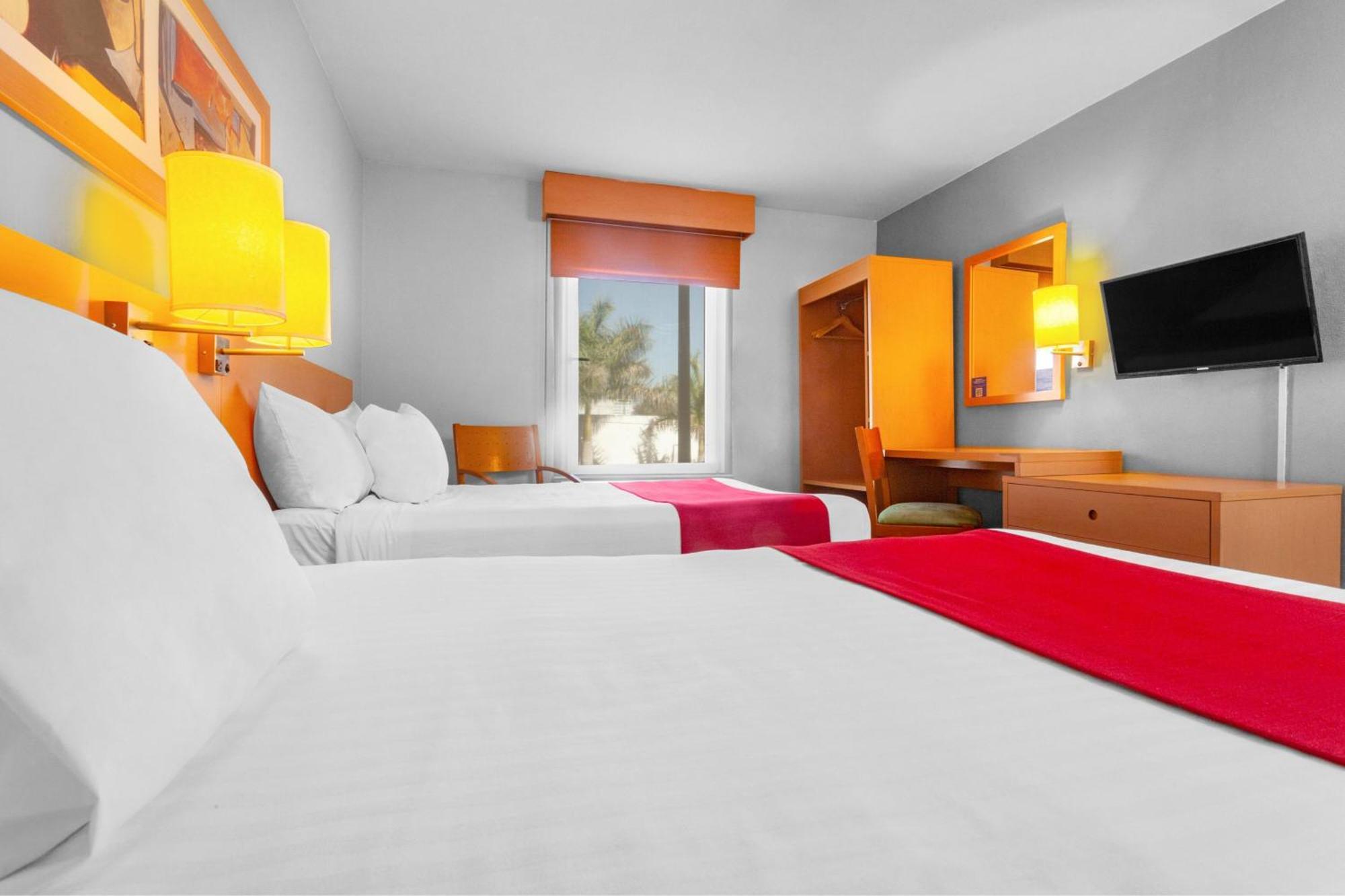 City Express By Marriott Celaya Parque Екстер'єр фото