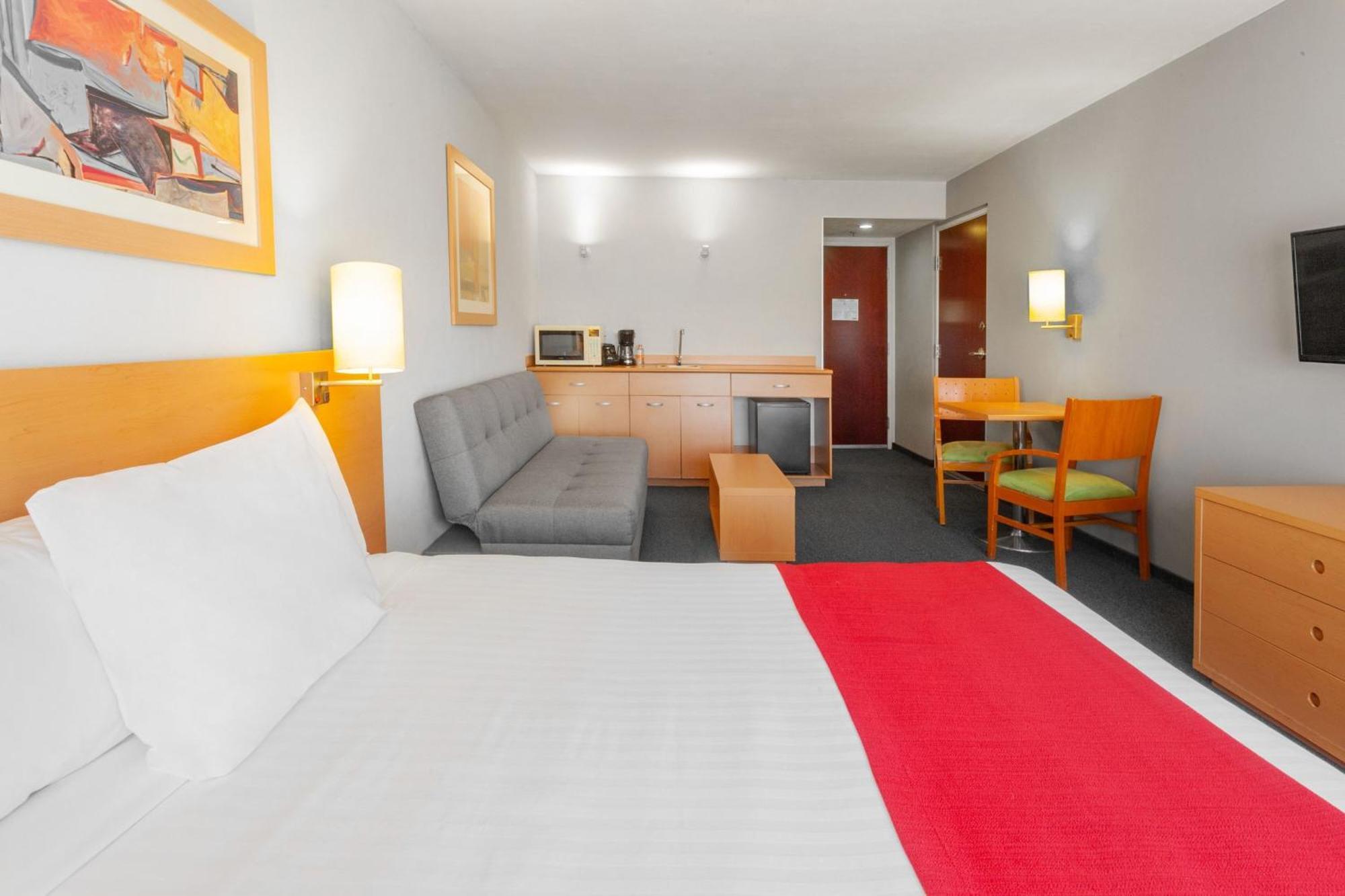 City Express By Marriott Celaya Parque Екстер'єр фото