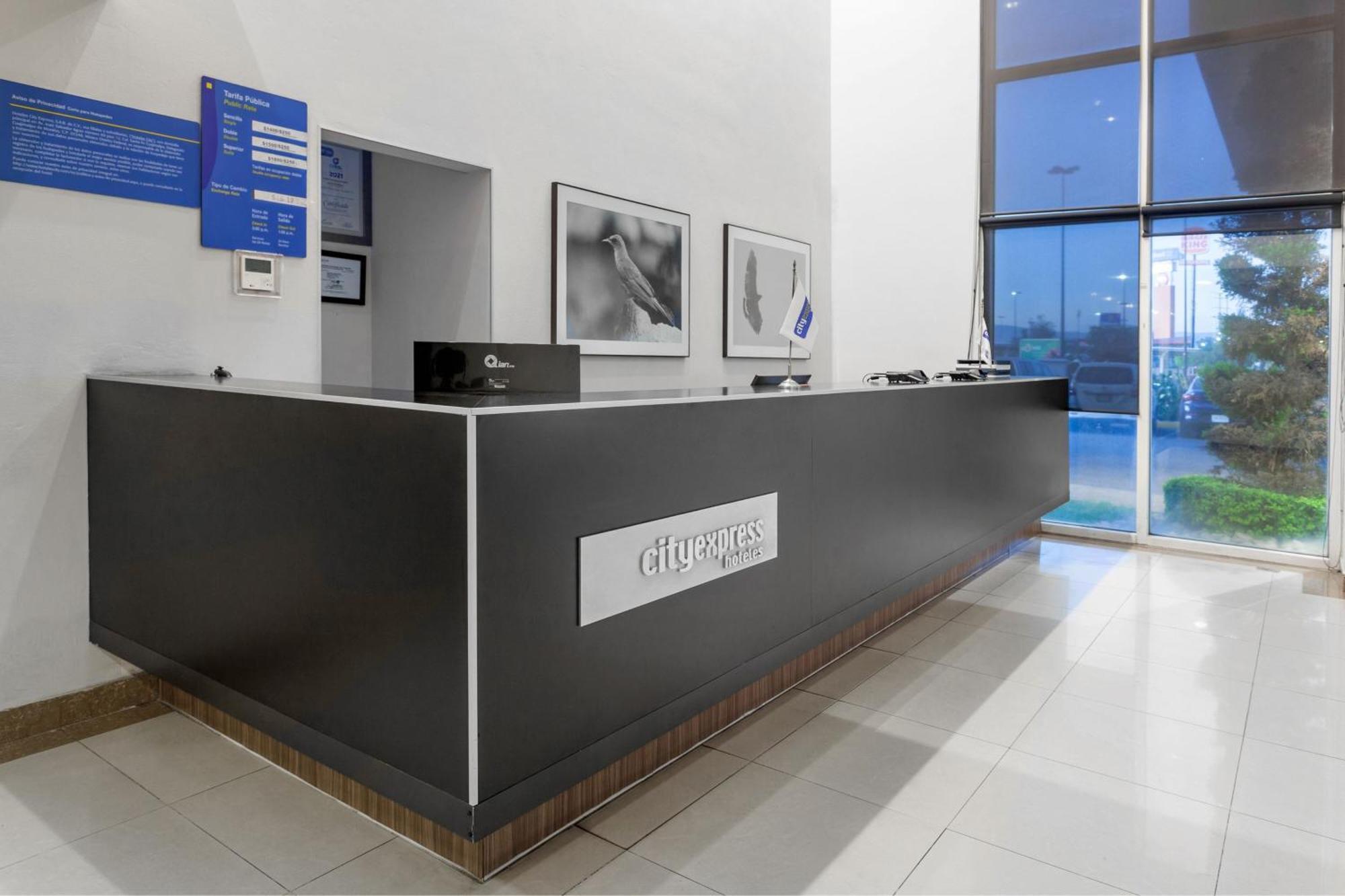 City Express By Marriott Celaya Parque Екстер'єр фото