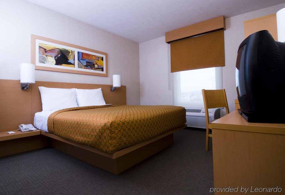 City Express By Marriott Celaya Parque Номер фото