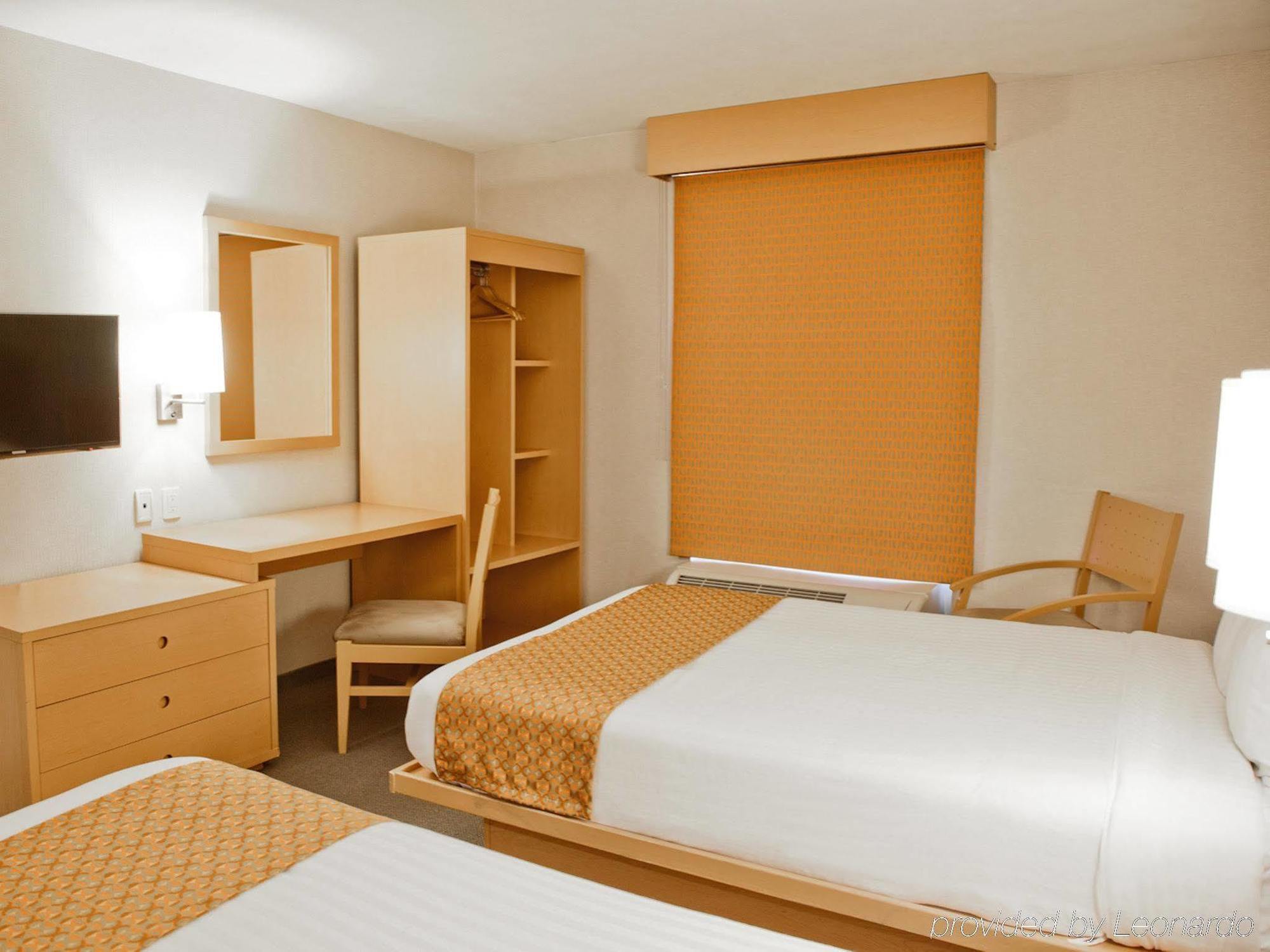 City Express By Marriott Celaya Parque Екстер'єр фото