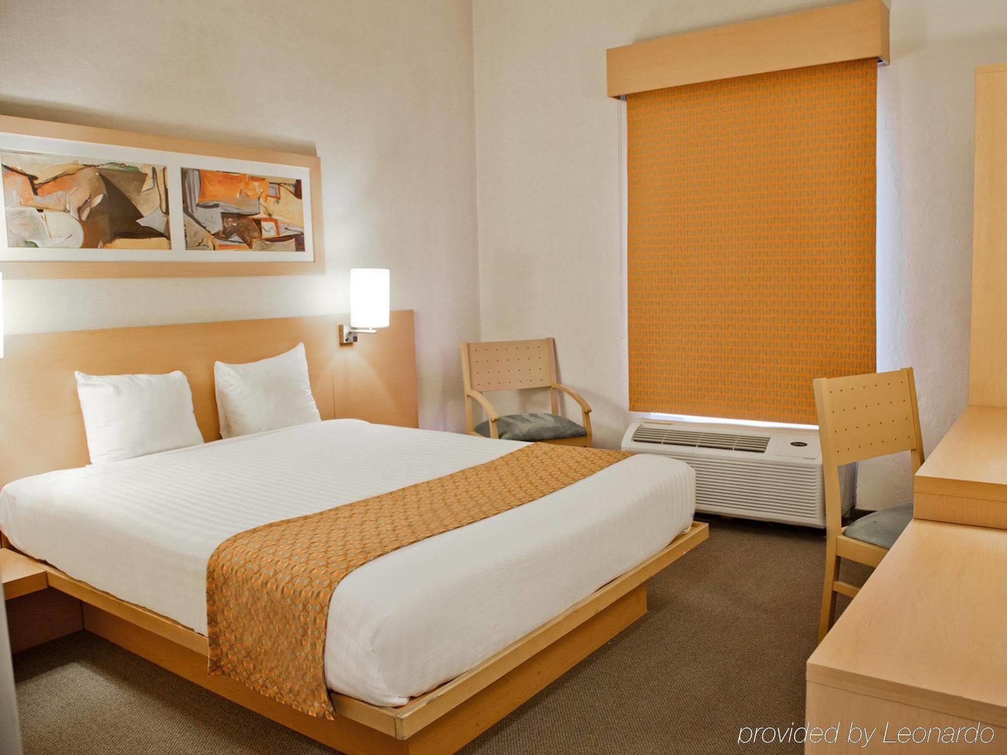 City Express By Marriott Celaya Parque Екстер'єр фото